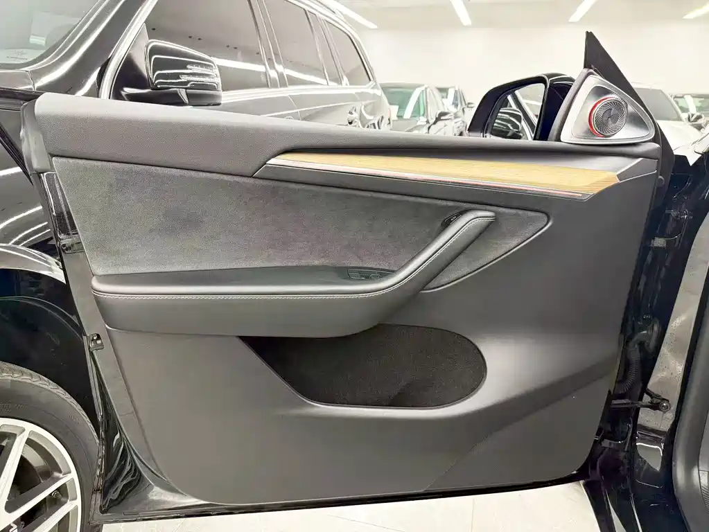 Tesla Model Y 2023 — фото 14