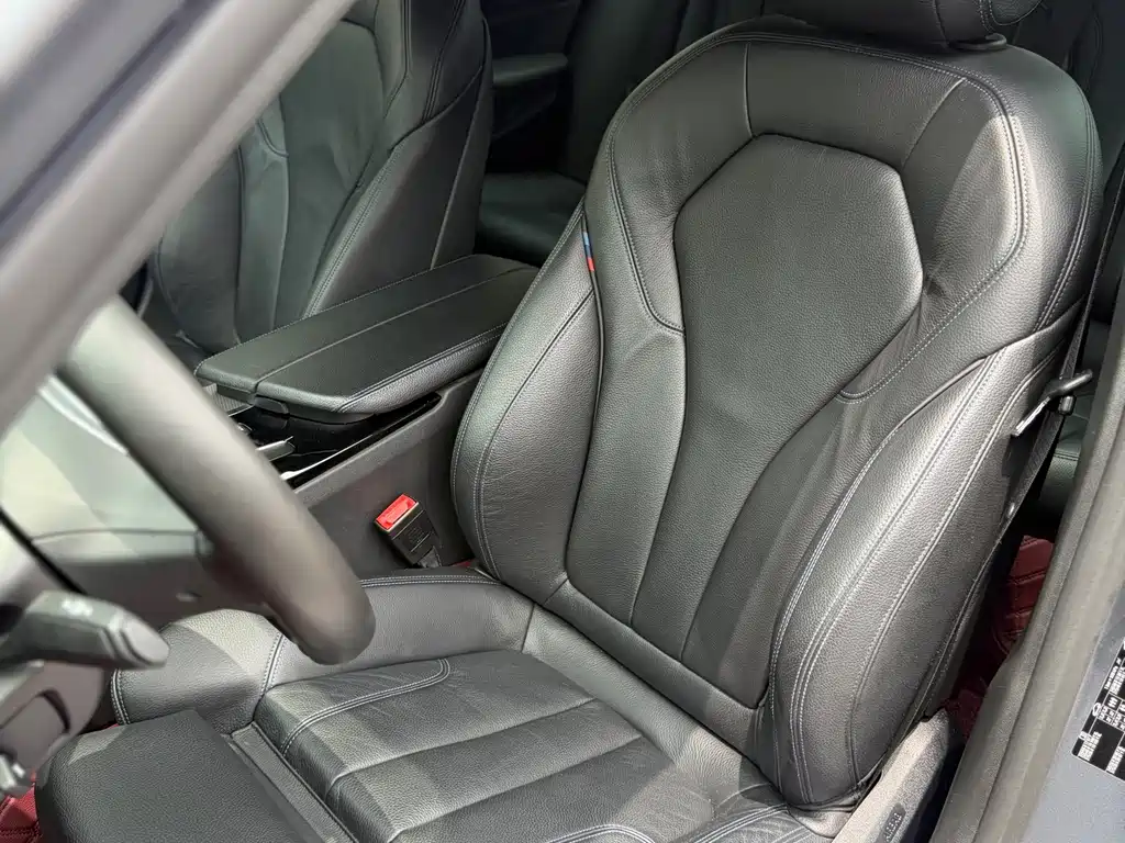 BMW 5 Series 2019 — фото 12