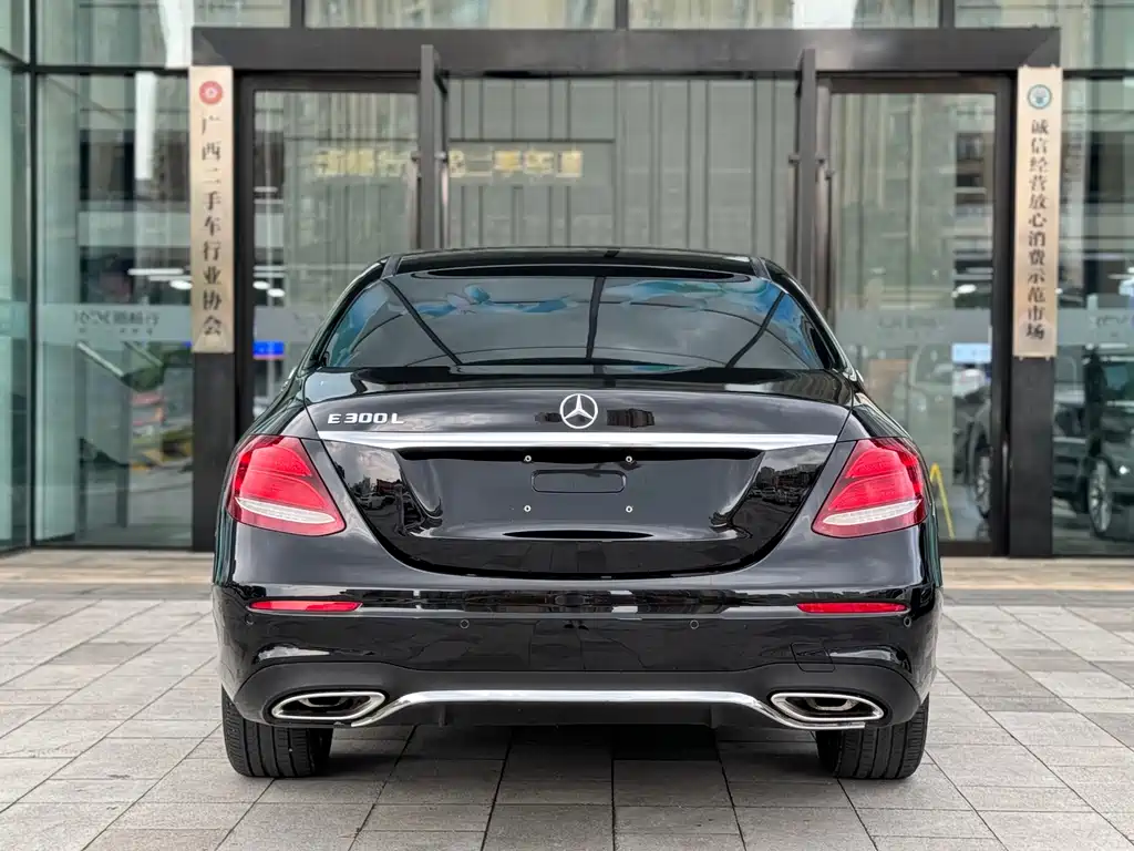 Mercedes-Benz E-Class 2018 — фото 11