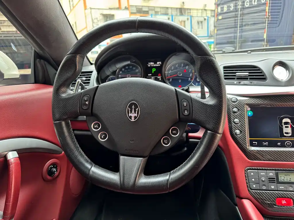 Maserati GranTurismo 2016 — фото 14