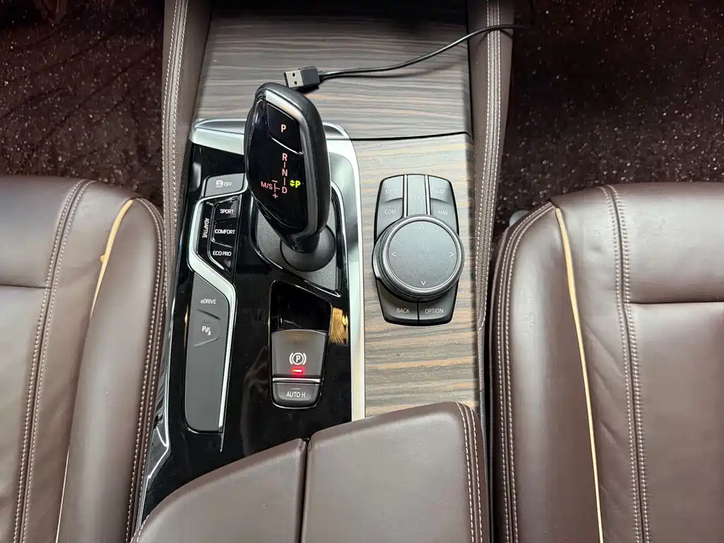 BMW 5 Series New Energy 2019 — фото 9