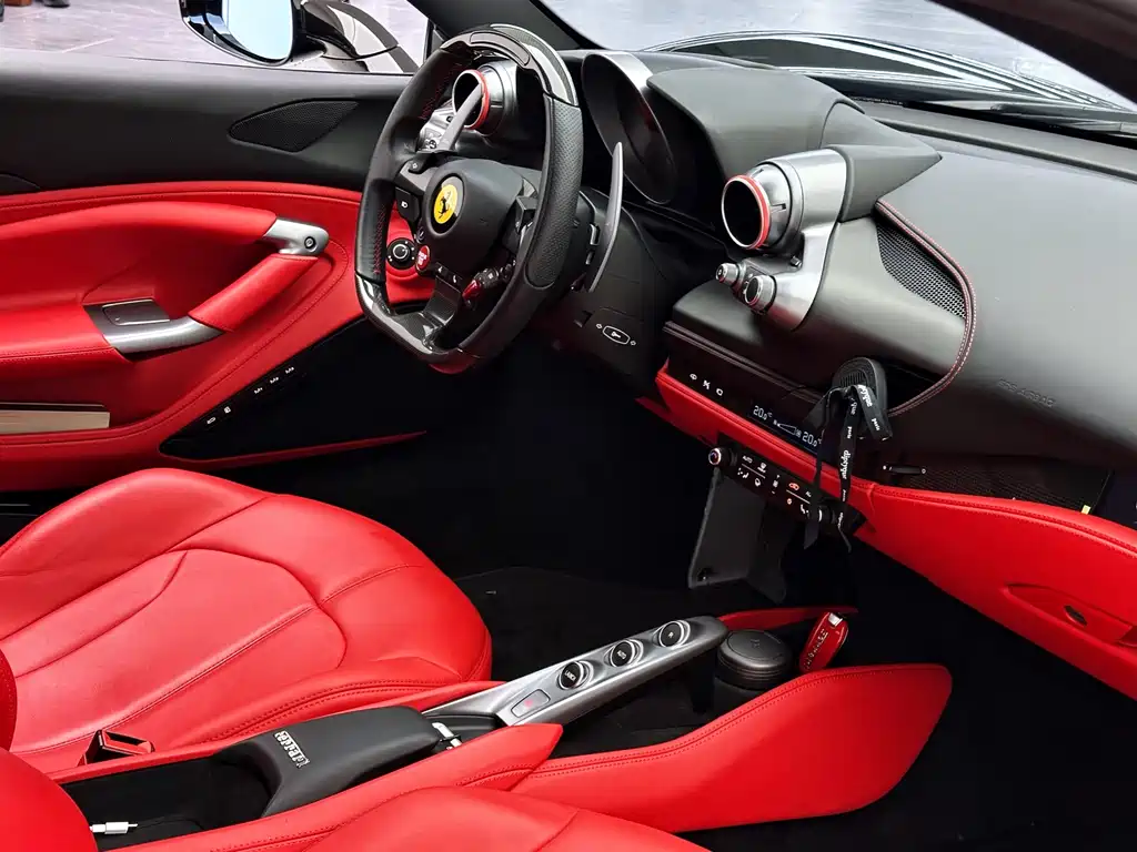 Ferrari F8 2022 — фото 21