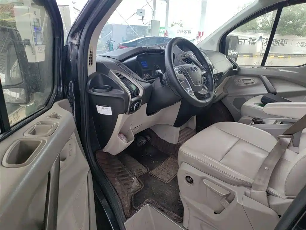 Ford Tourneo 2017 — фото 12