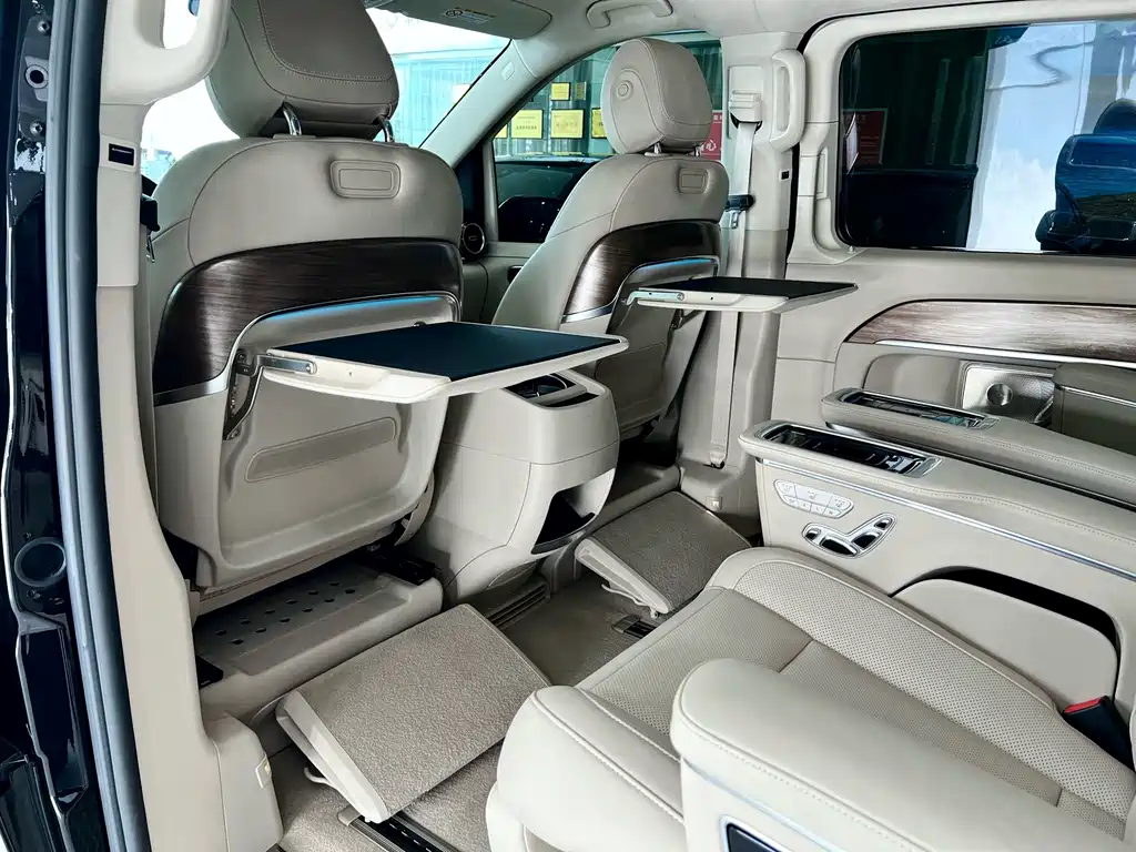 Mercedes-Benz V-Class 2023 — фото 20