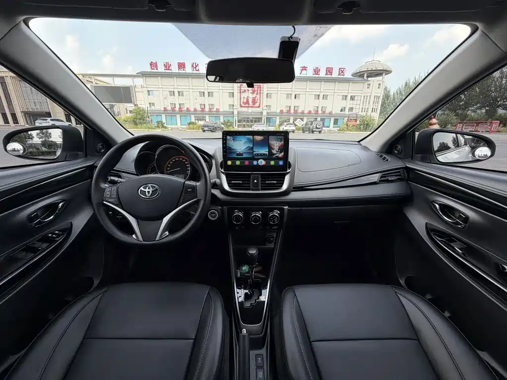 Toyota Yaris L 2022 — фото 9