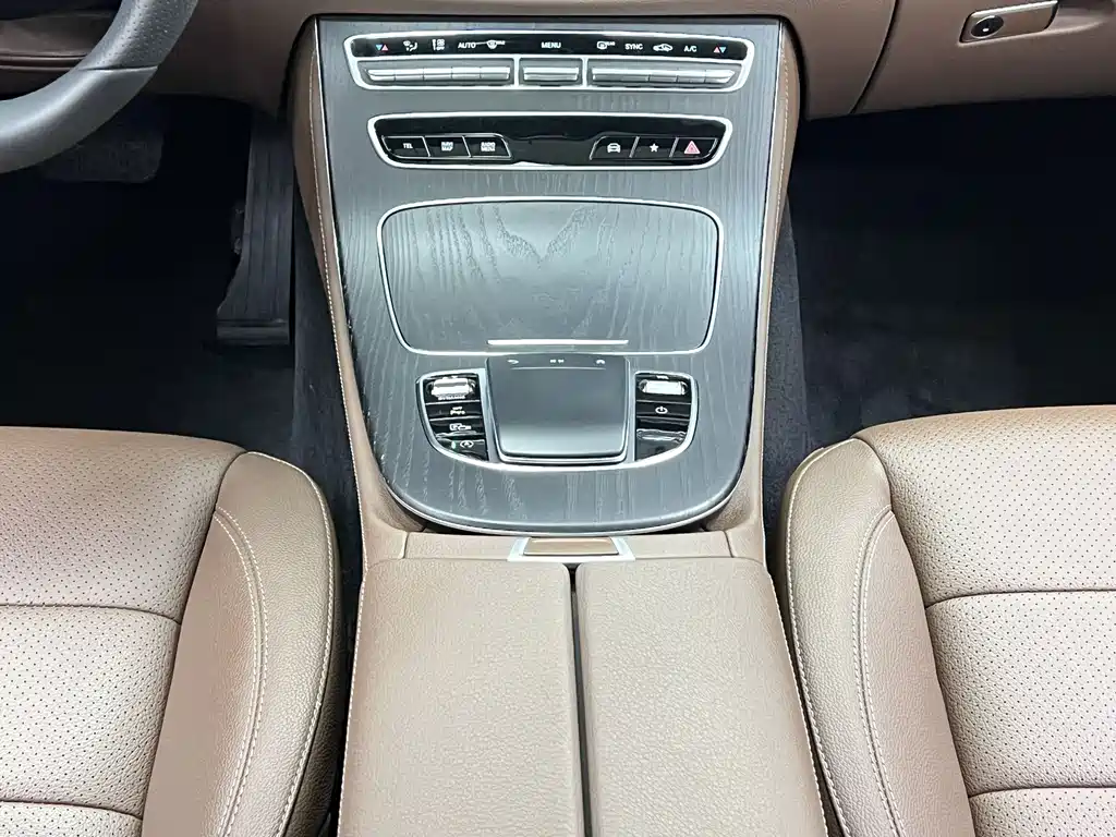 Mercedes-Benz E-Class 2021 — фото 21