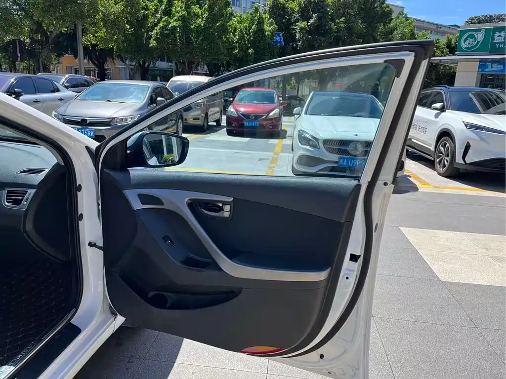Hyundai Elantra Langdong 2018 — фото 26