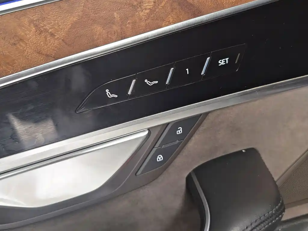 Audi A8 2018 — фото 16