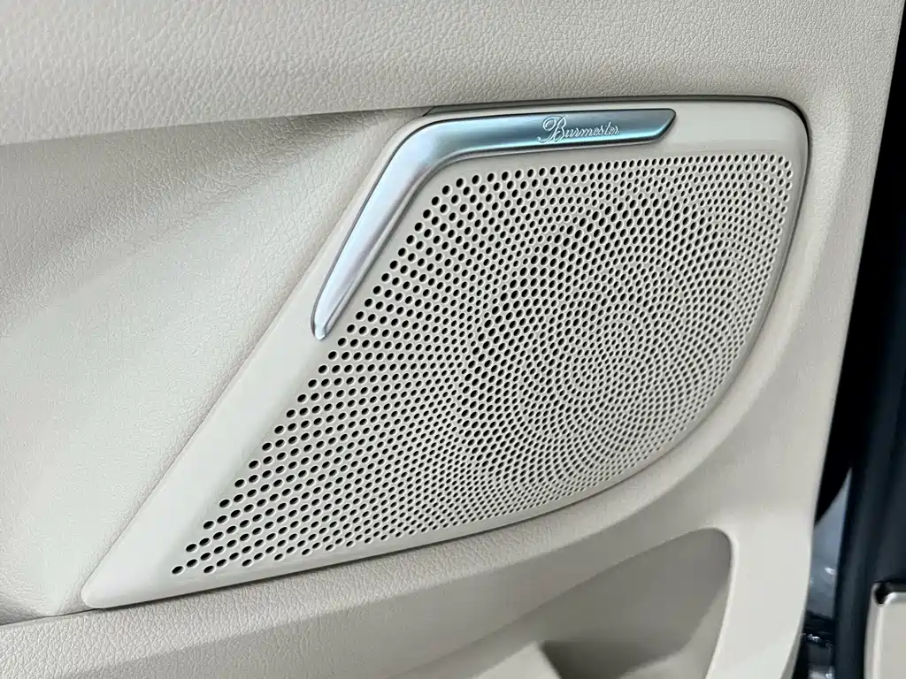 Mercedes-Benz V-Class 2023 — фото 26