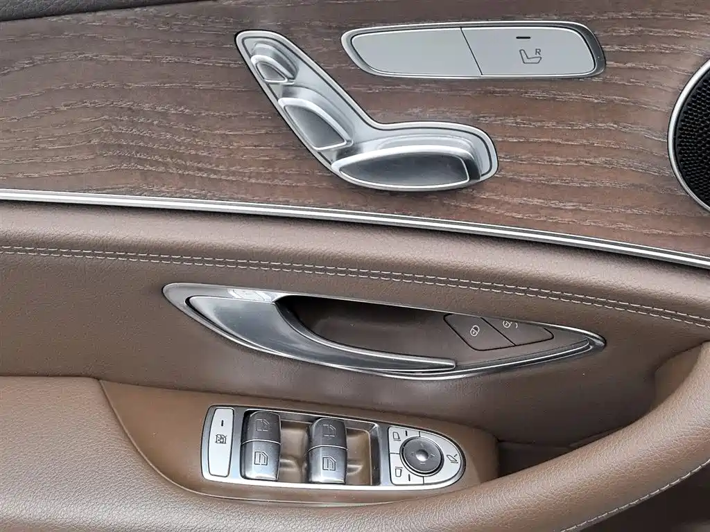 Mercedes-Benz E-Class 2020 — фото 9