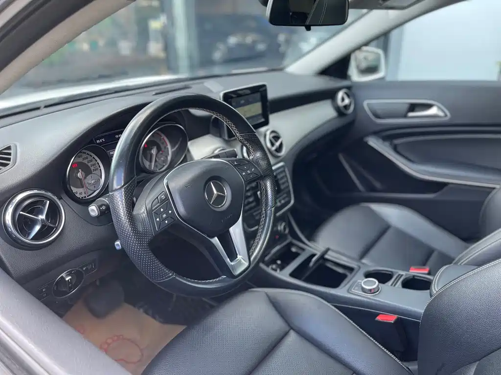 Mercedes-Benz GLA 2015 — фото 9
