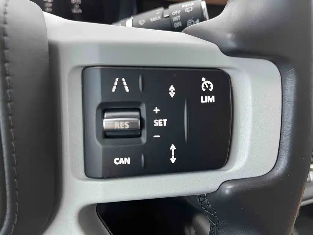 Land Rover Defender 2024 — фото 15