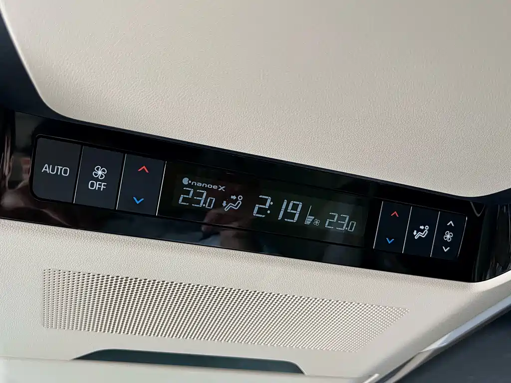 Toyota Alphard 2025 — фото 24