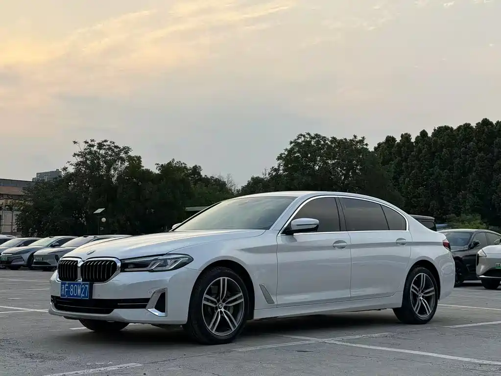 BMW 5 Series 2023 — фото 1