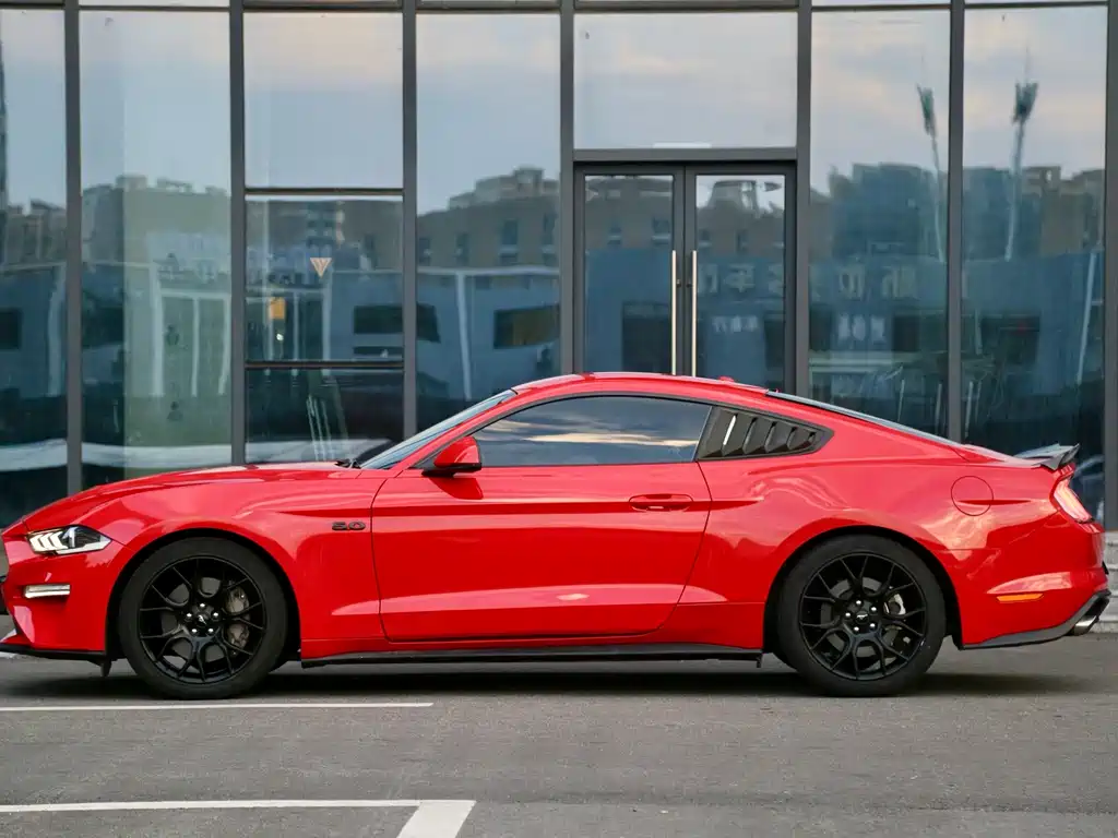 Ford Mustang 2021 — фото 14