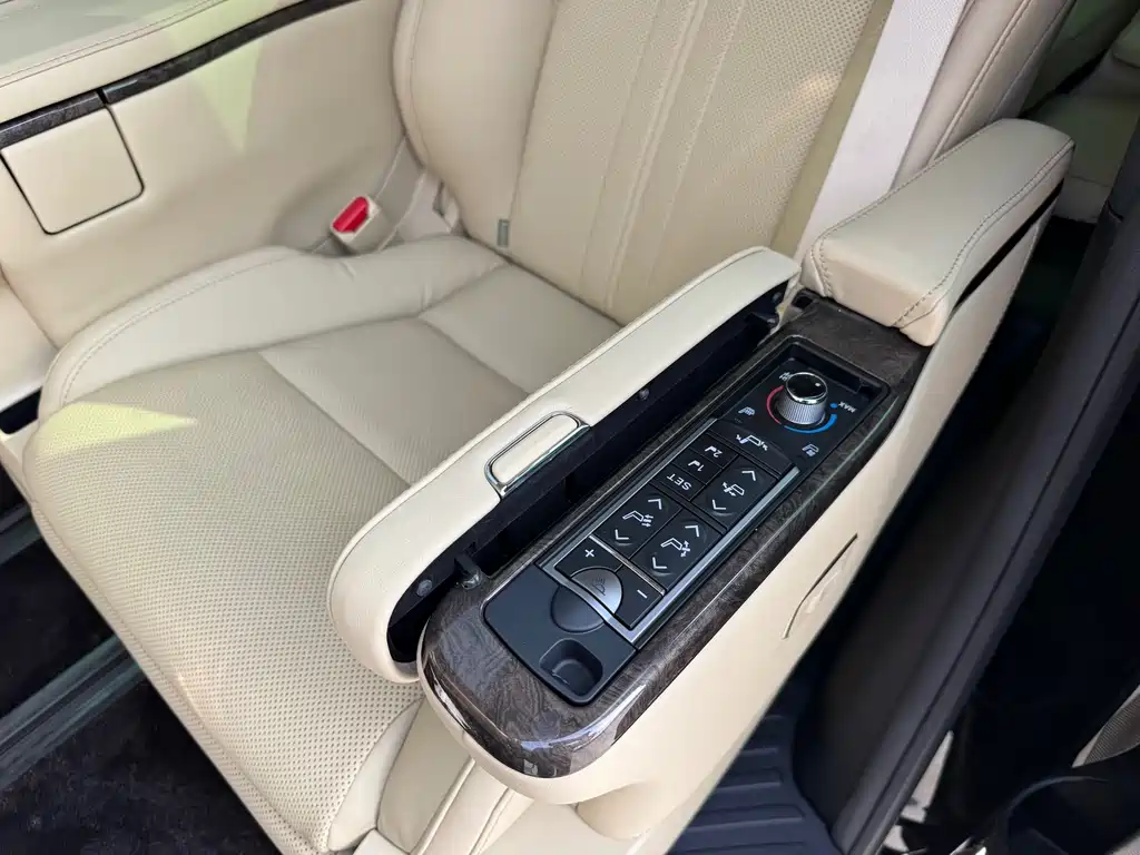 Toyota Alphard 2020 — фото 9