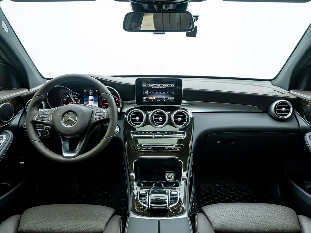 Mercedes-Benz GLC 2018 — фото 17