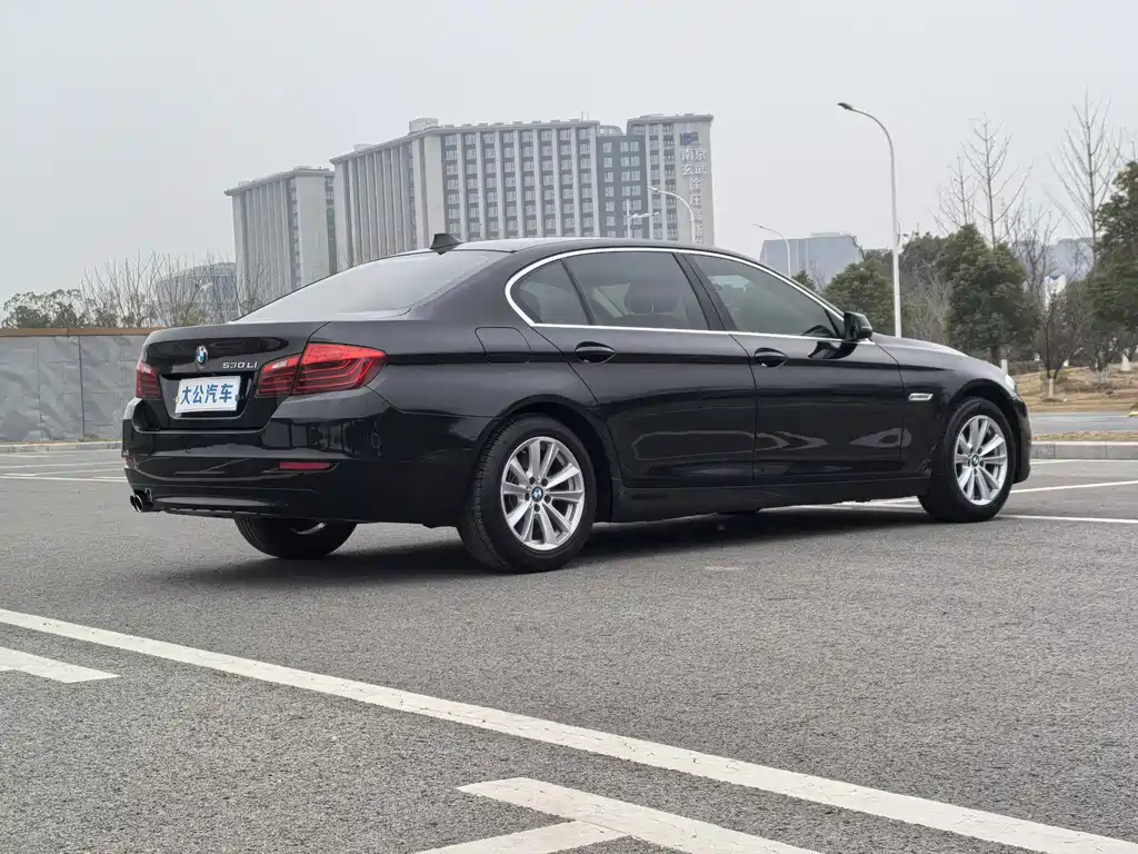 BMW 5 Series 2016 — фото 15