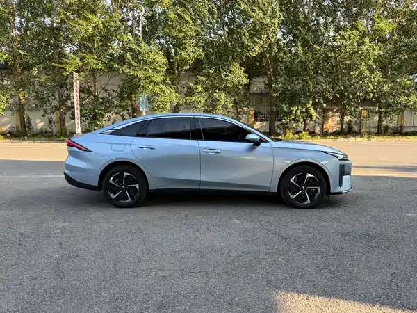 Geely Galaxy L6 2025