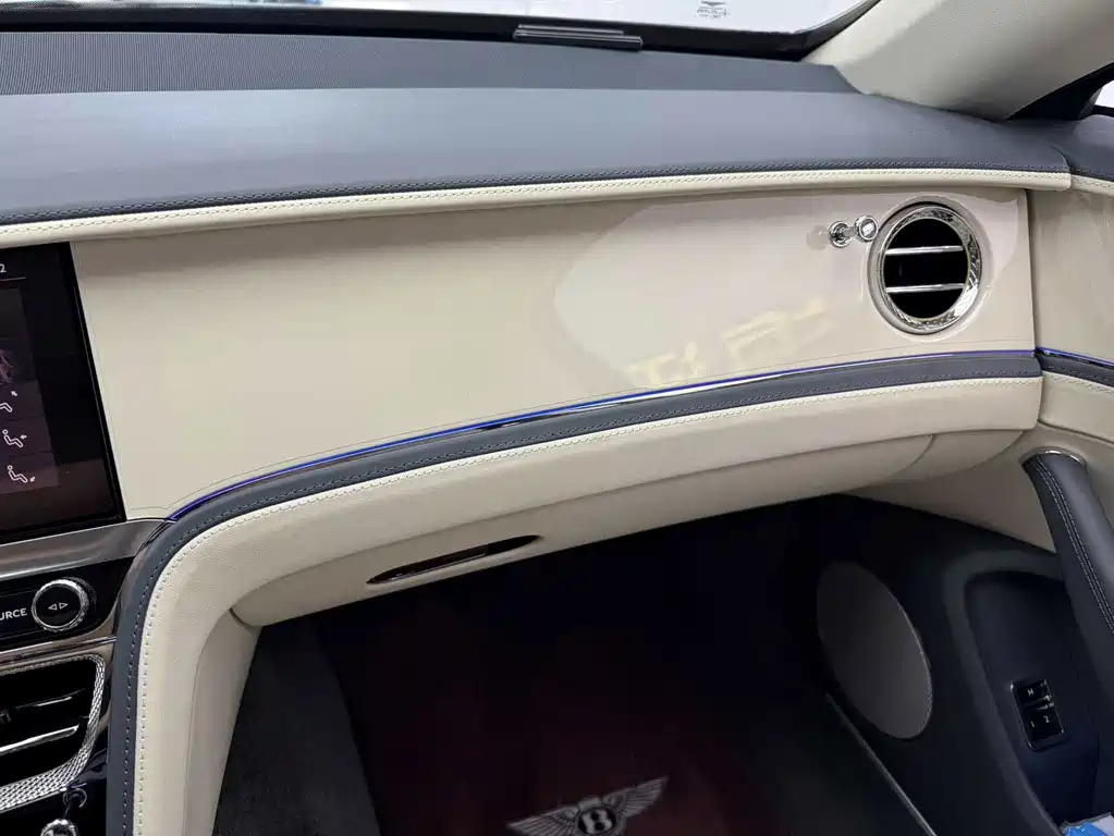 Bentley Flying Spur 2025 — фото 14