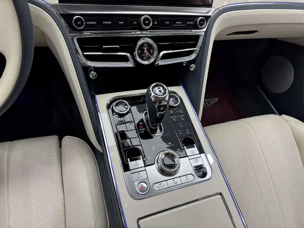 Bentley Flying Spur 2025 — фото 20