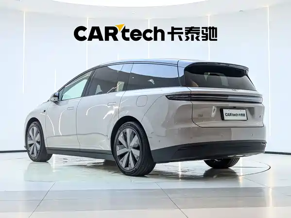 Li Auto i8 2025