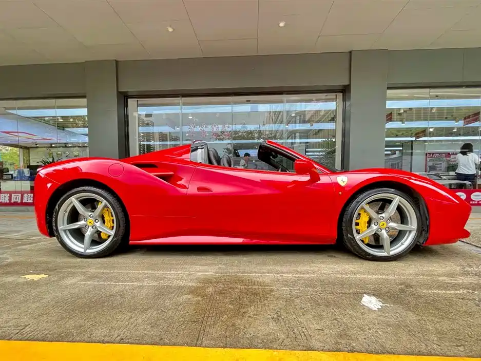 Ferrari 488 2018 — фото 4