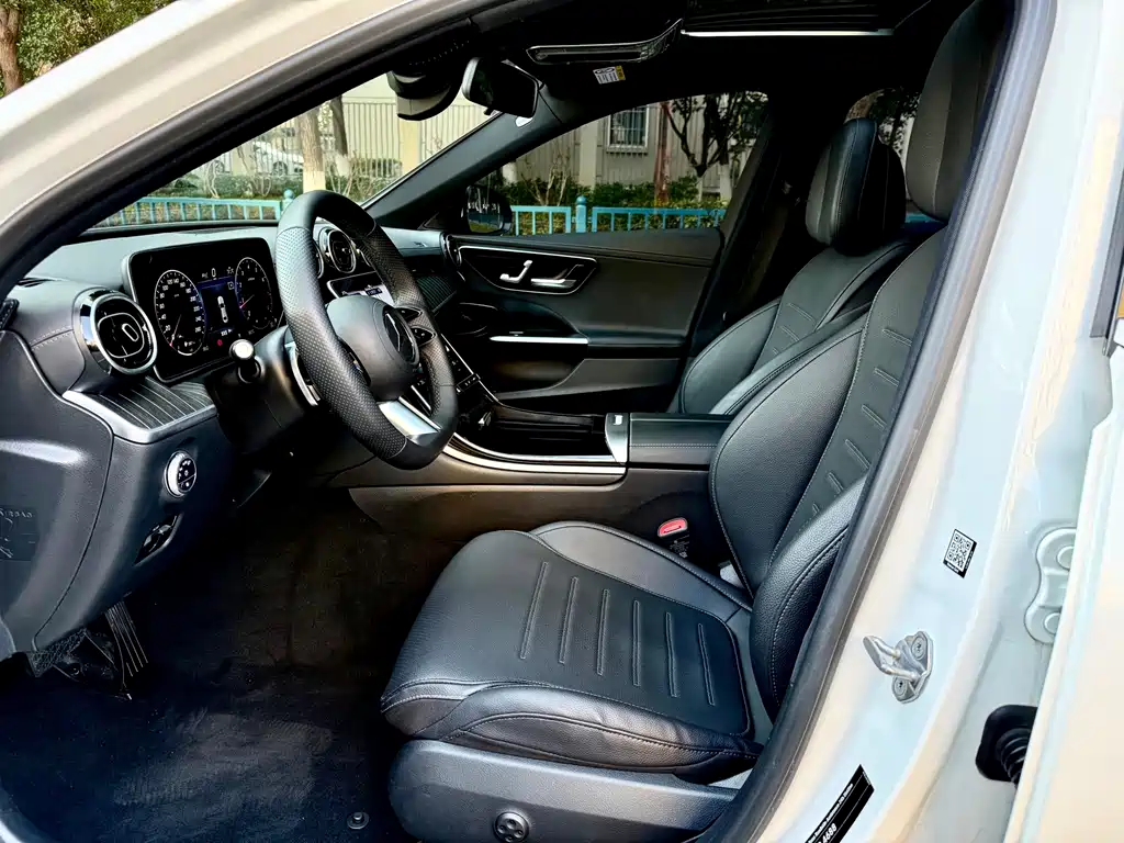Mercedes-Benz C-Class 2023 — фото 3