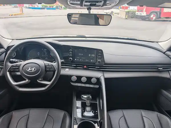 Hyundai Elantra 2024