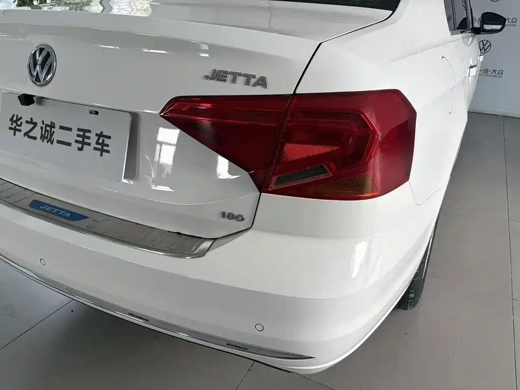 Volkswagen Jetta 2017 — фото 13