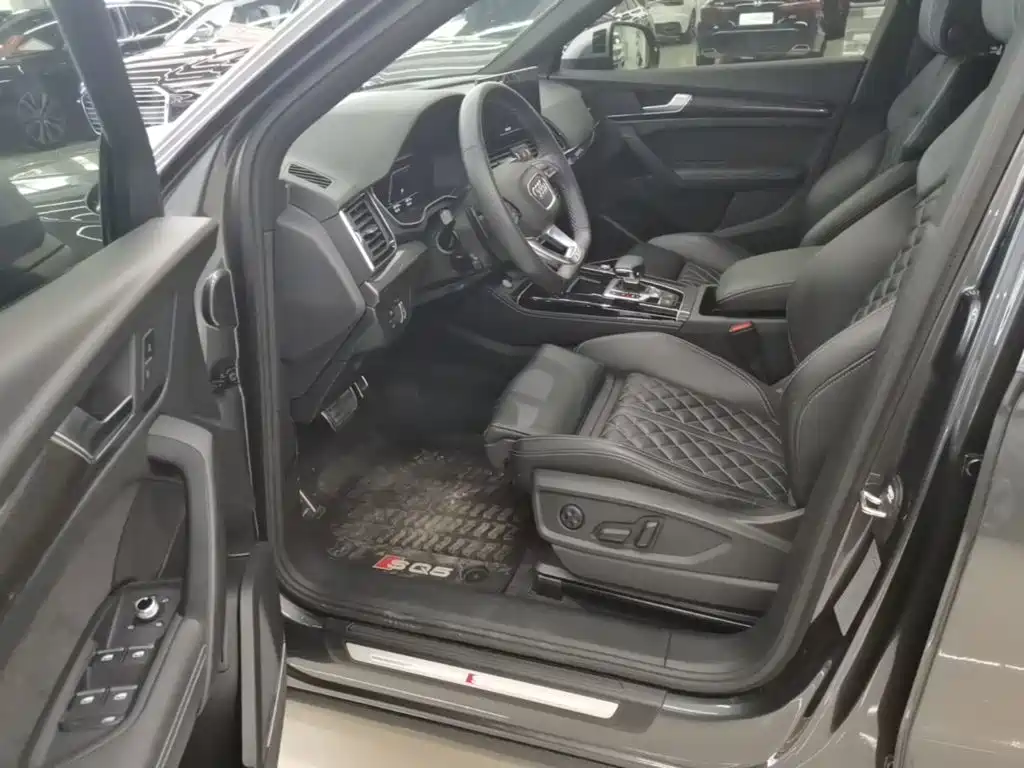 Audi SQ5 2023 — фото 16