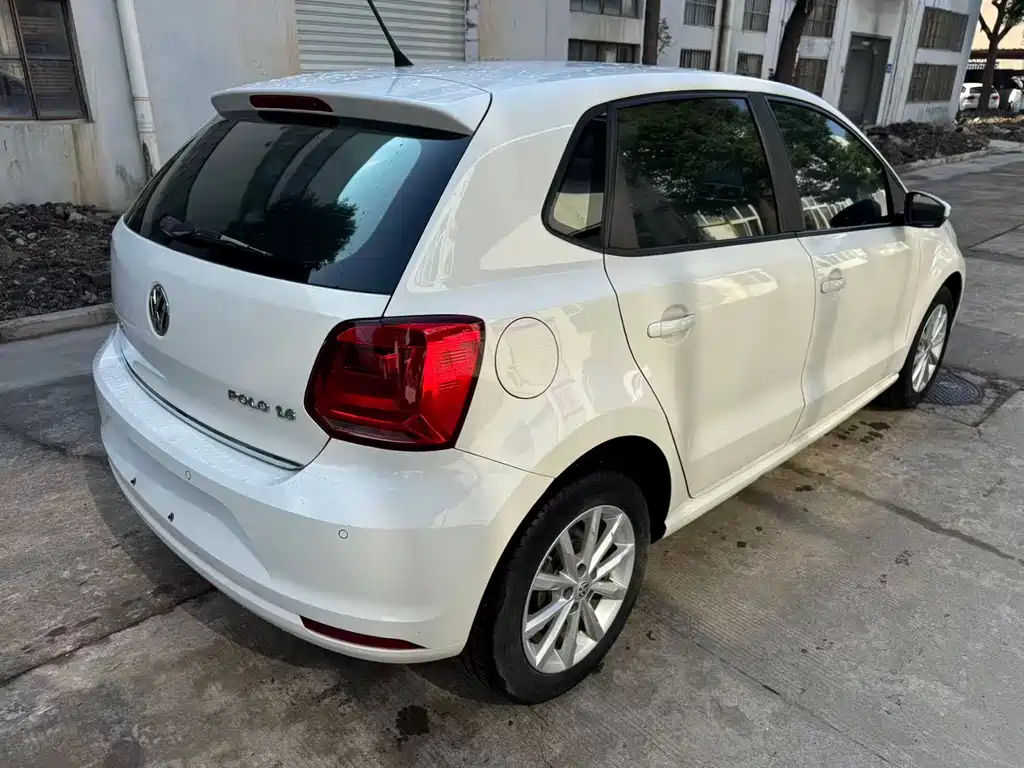 Volkswagen Polo 2015 — фото 10
