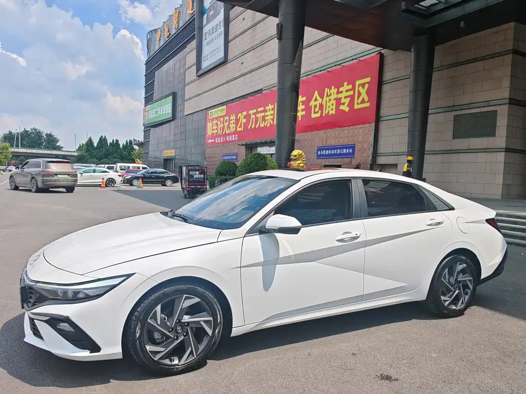 Hyundai Elantra 2024