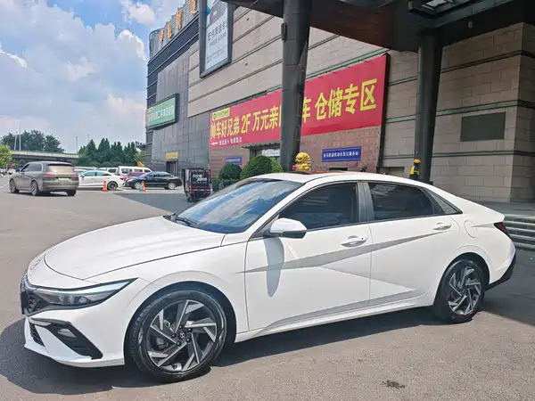 Hyundai Elantra 2024