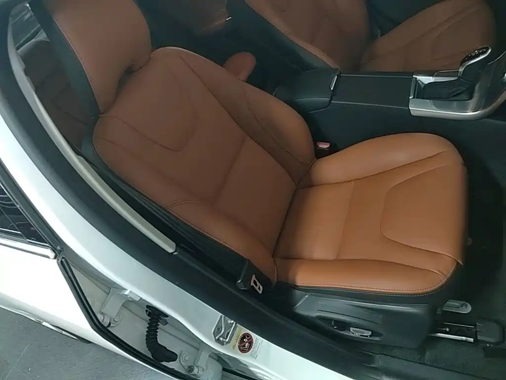 Volvo S60 2017 — фото 25