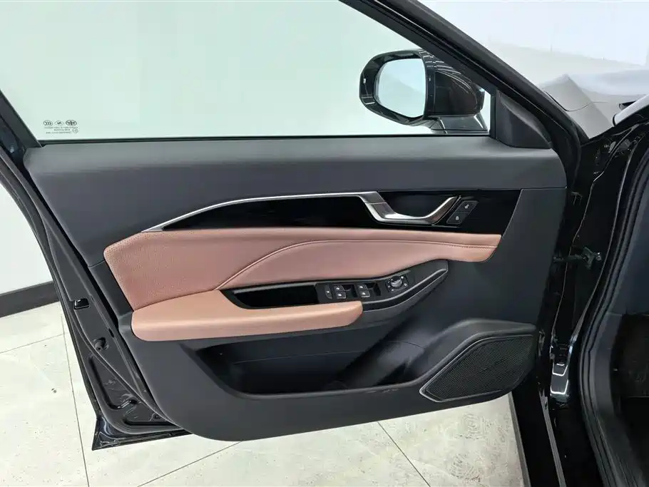 Bestune B70 2025 — фото 7