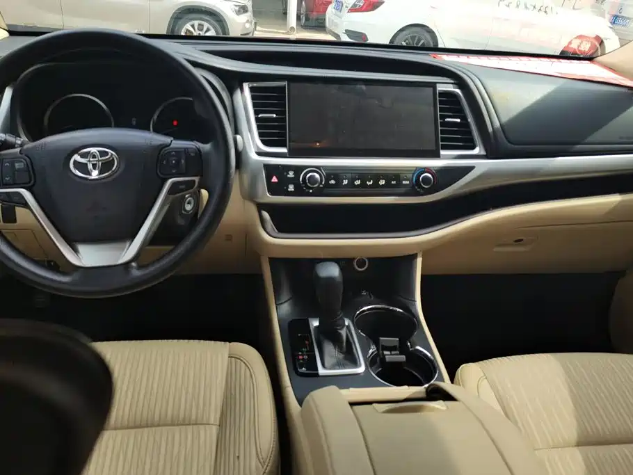 Toyota Highlander 2018 — фото 12