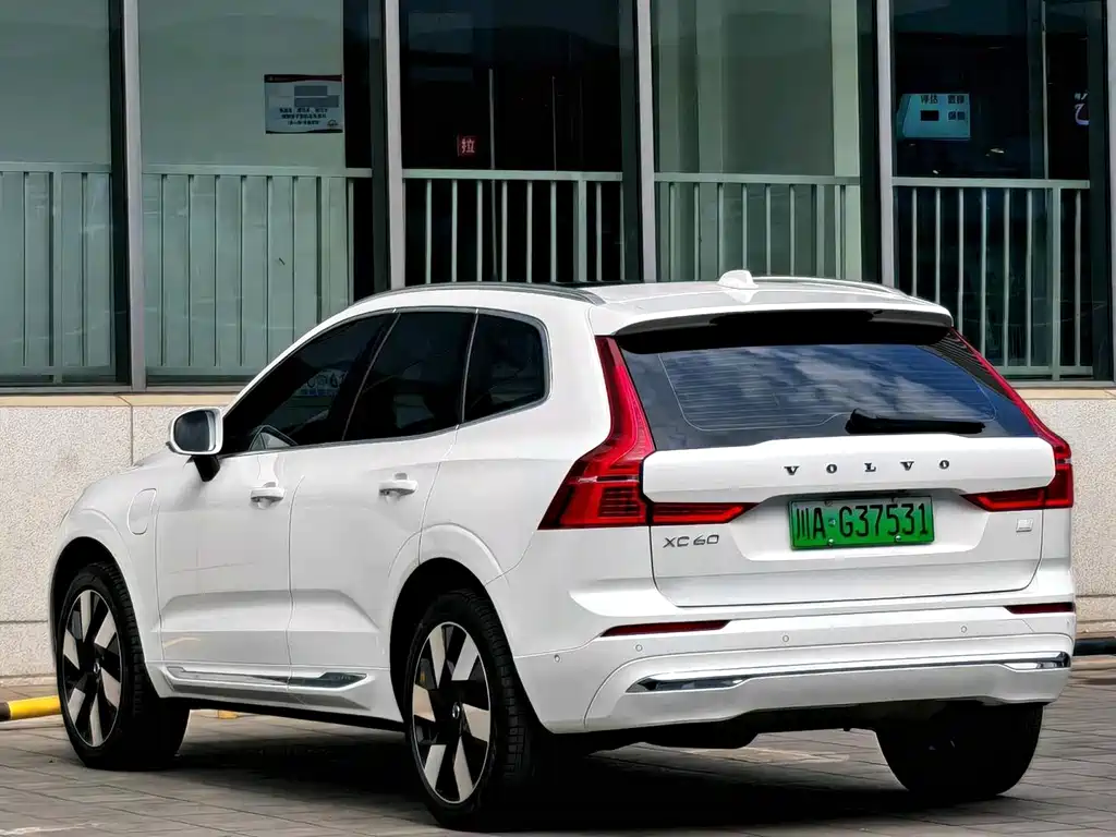 Volvo XC60 Plug-In Hybrid 2023 — фото 16