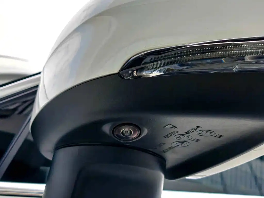 Volvo XC60 Plug-In Hybrid 2023 — фото 15