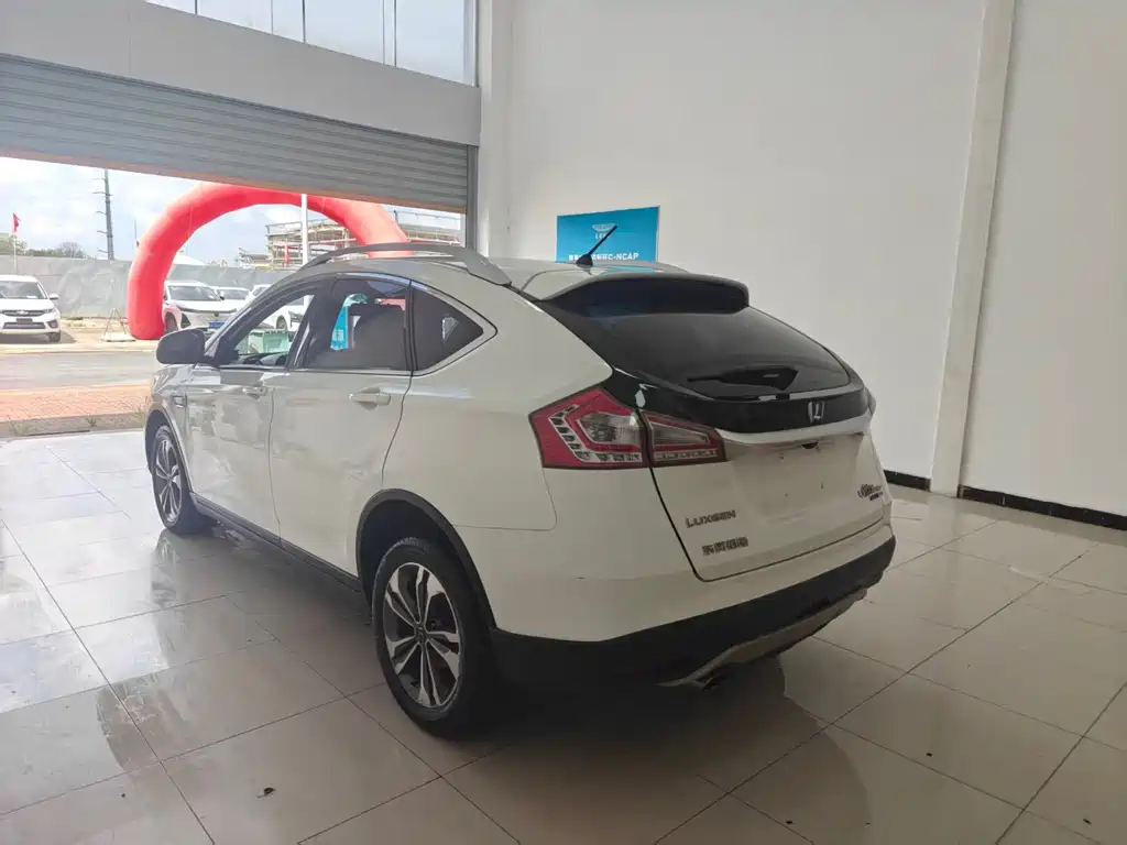 Luxgen You6 SUV 2016 — фото 14