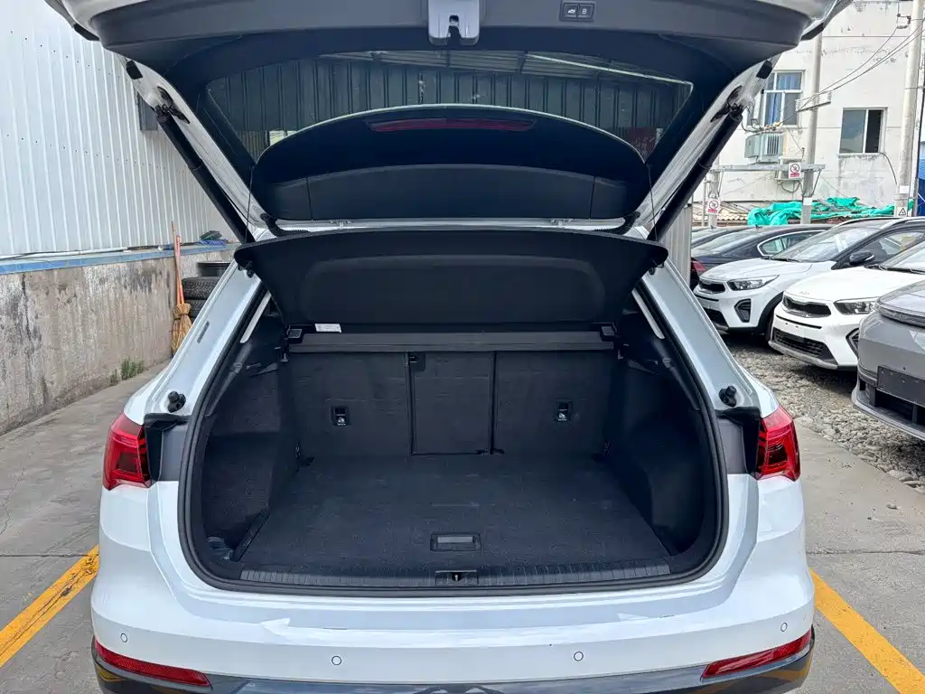 Audi Q3 2022 — фото 10