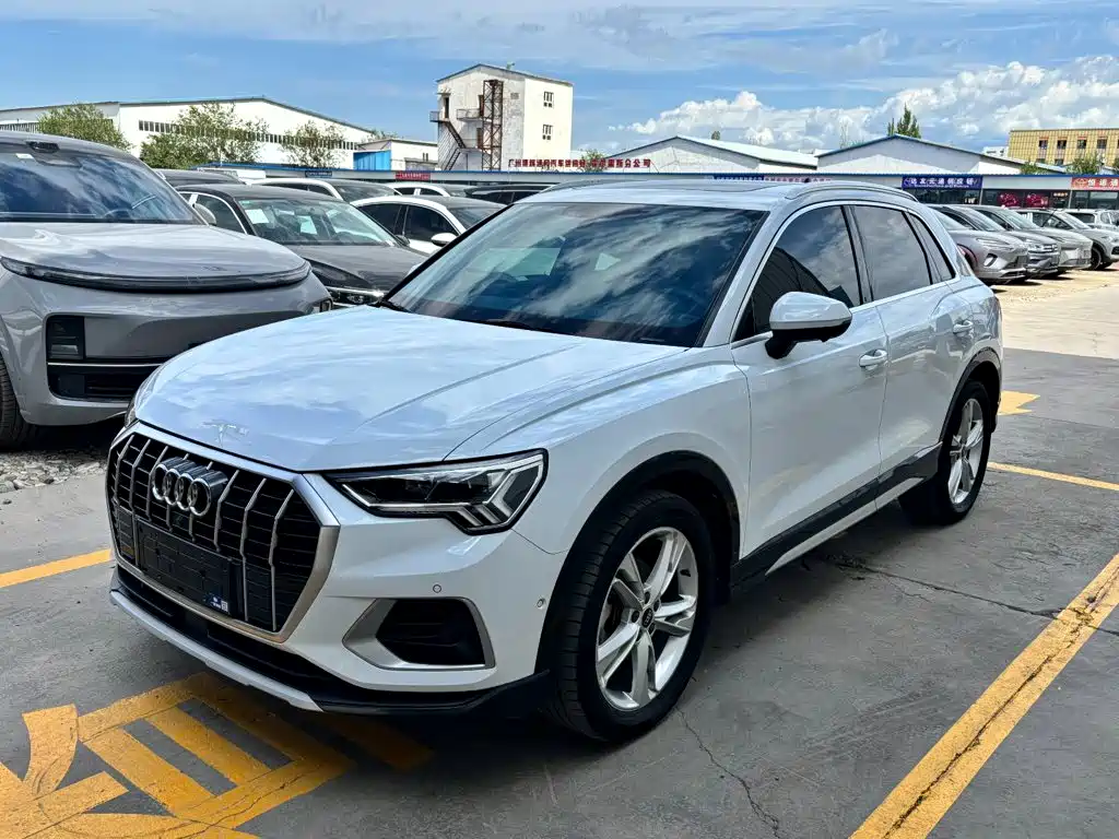 Audi Q3 2022 — фото 1