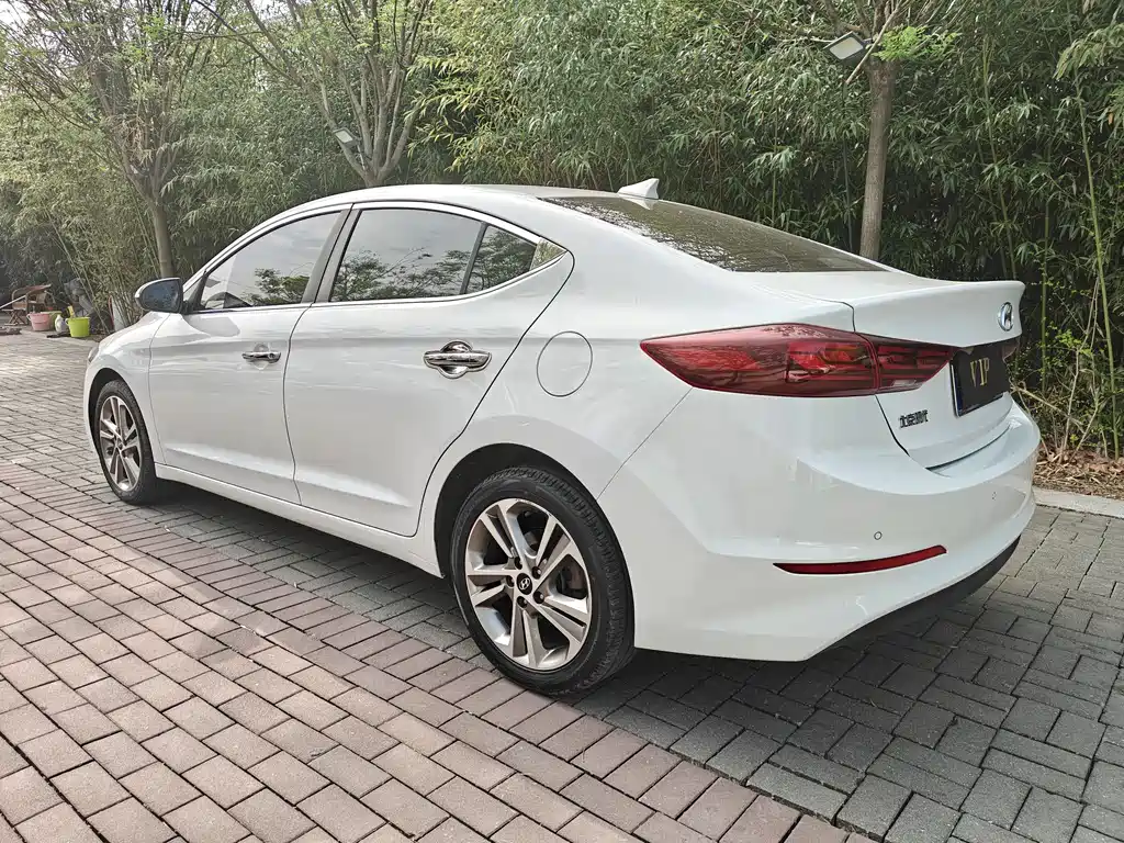 Hyundai Elantra 2018 — фото 6