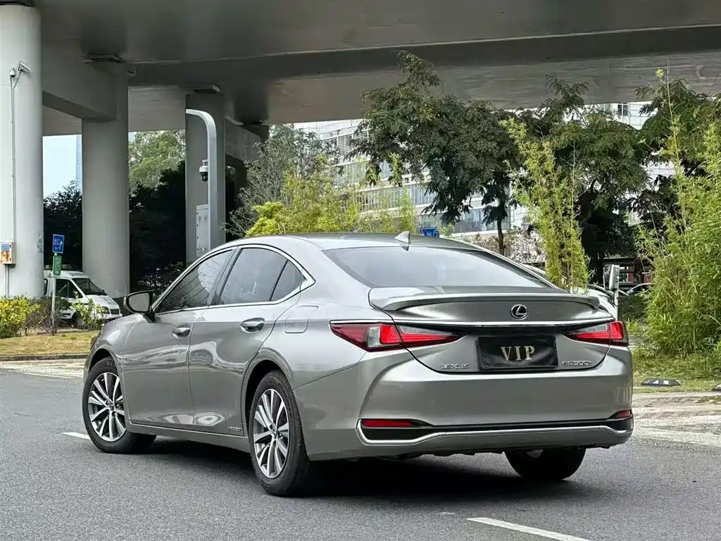 Lexus ES 2020 — фото 10