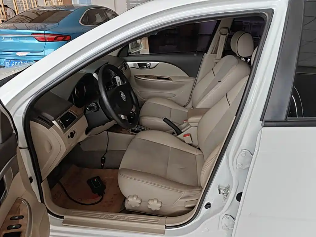 Buick Excelle 2015 — фото 16