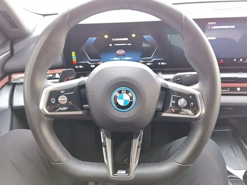 BMW i5 2025 — фото 11