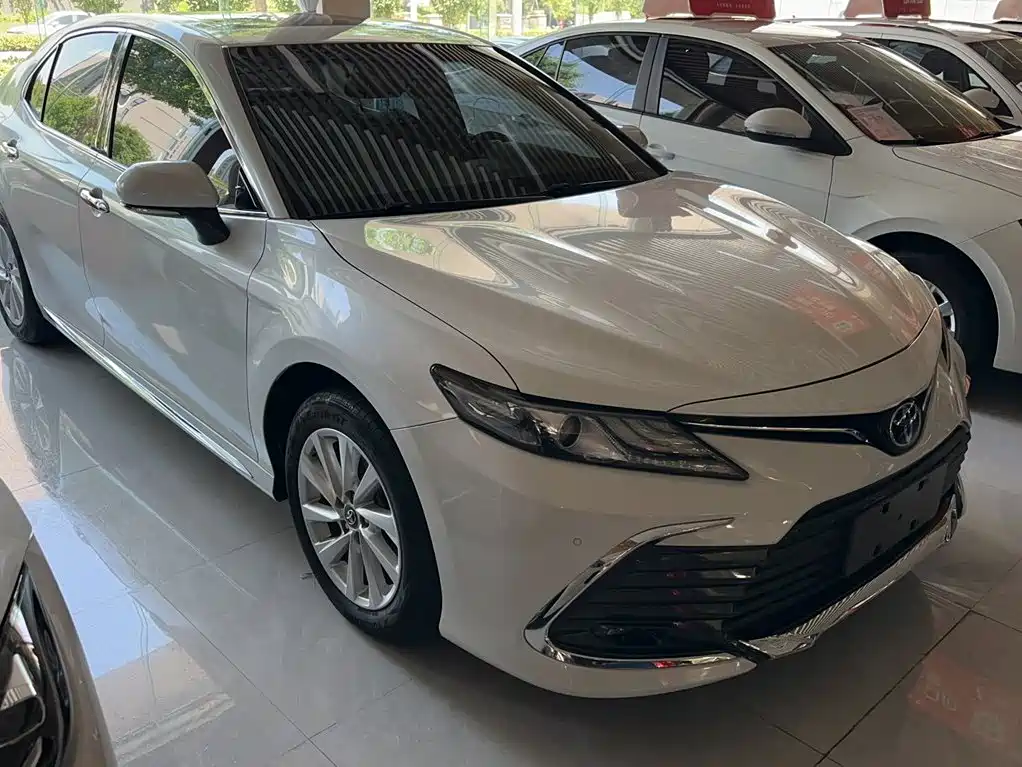 Toyota Camry 2023 — фото 12