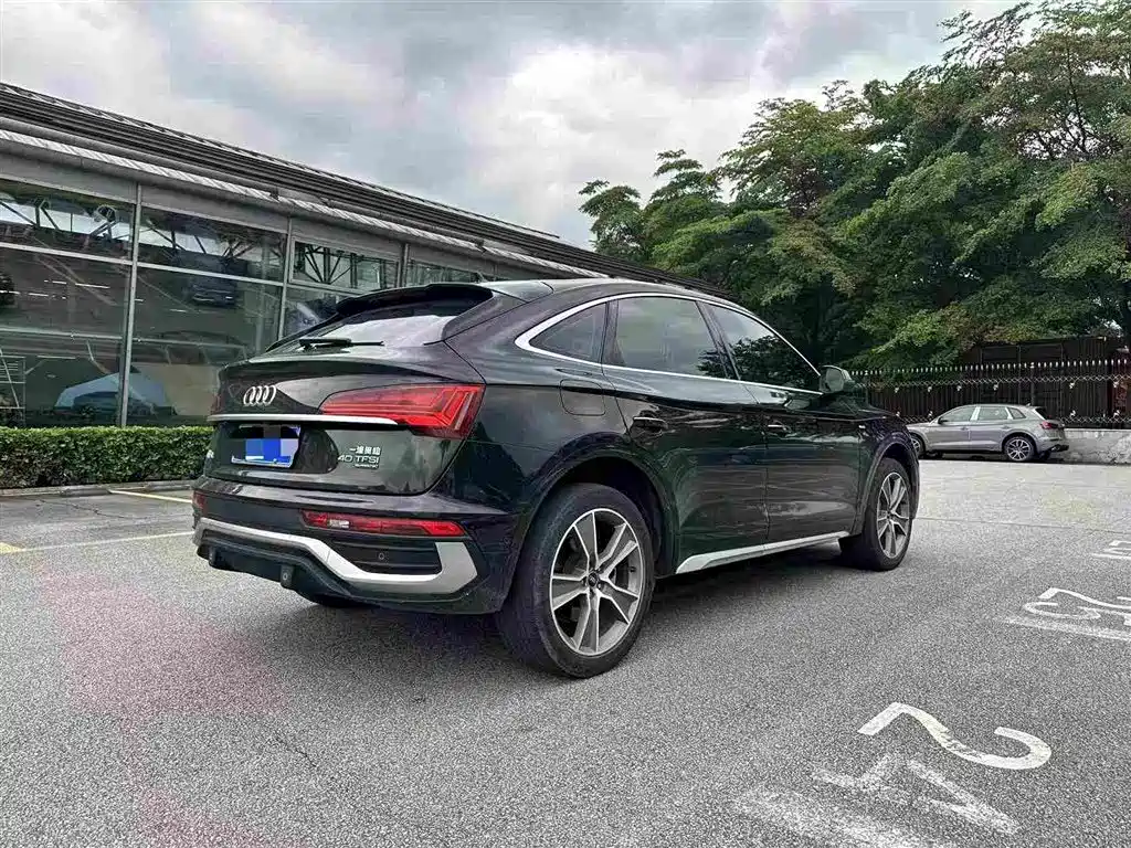 Audi Q5L Sportback 2022 — фото 5