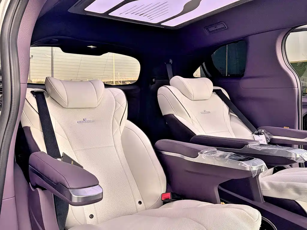 Toyota Sienna — фото 22