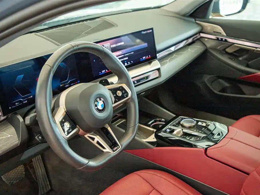 BMW 5 Series 2025 — фото 14